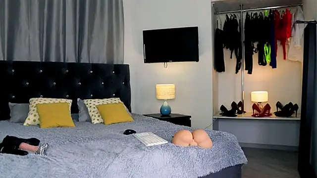 InvitingTina online show from November 2025 03:12:02 AM