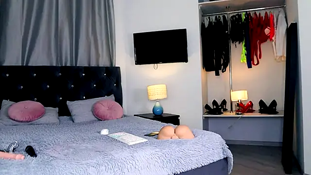 InvitingTina online show from January 2026 03:23:01 AM