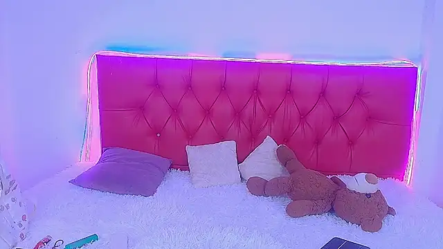 Snapshot of Little_Cuttie_ chatting on February 2025 03:56:01 AM Little Cuttie online show from February 2025 03:56:01 AM