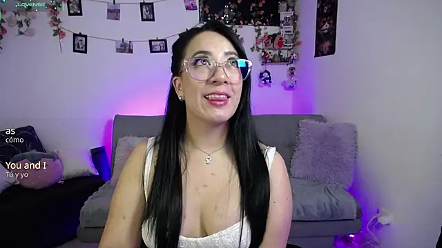 Snapshot of 77Scarlett chatting on July 2026 04:20:01 AM 77Scarlett online show from July 2026 04:20:01 AM