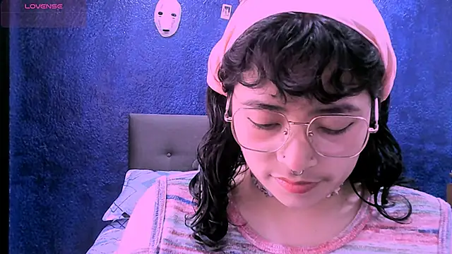 NinaYellow online show from September 2025 12:56:02 PM