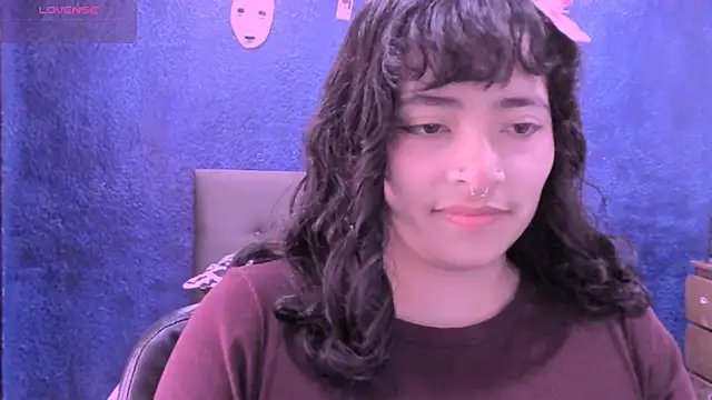 NinaYellow online show from October 2025 04:28:01 PM