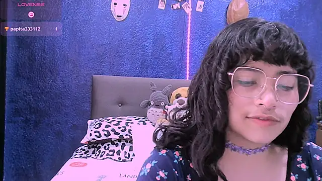 NinaYellow online show from October 2025 03:54:02 PM