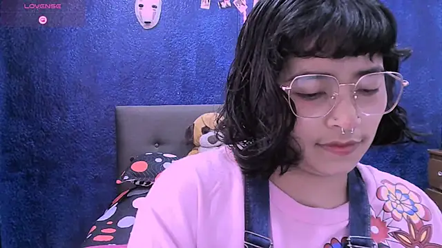 NinaYellow online show from November 2025 04:33:02 PM