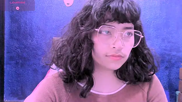 NinaYellow online show from October 2025 04:11:02 PM