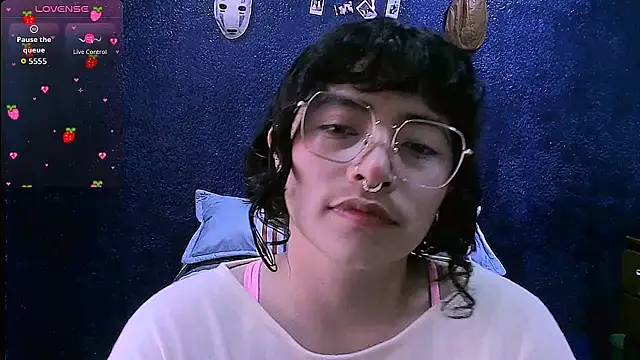 Snapshot of NinaYellow chatting on February 2026 02:12:02 PM NinaYellow online show from February 2026 02:12:02 PM