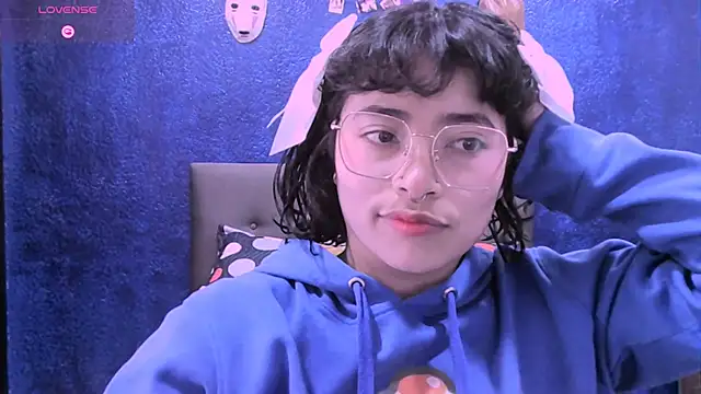 NinaYellow online show from November 2025 01:10:01 PM