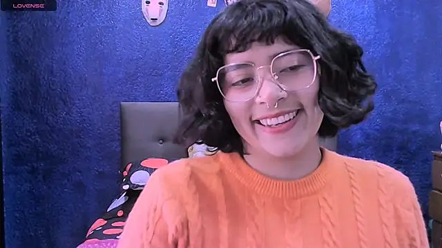 NinaYellow online show from November 2025 03:38:02 PM