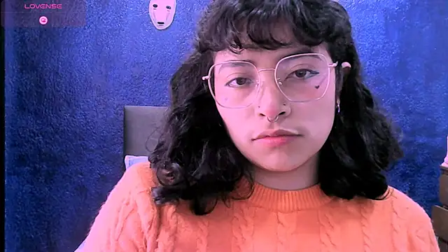 NinaYellow online show from September 2025 01:50:01 PM