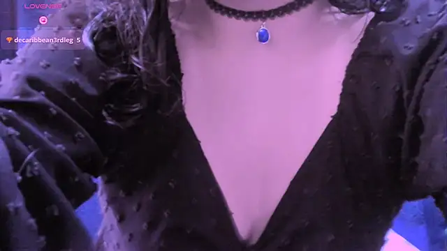 NinaYellow online show from October 2025 04:19:02 PM