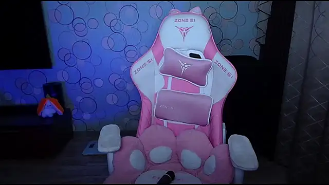   Yasmina   online show from October 2025 09:10:01 AM