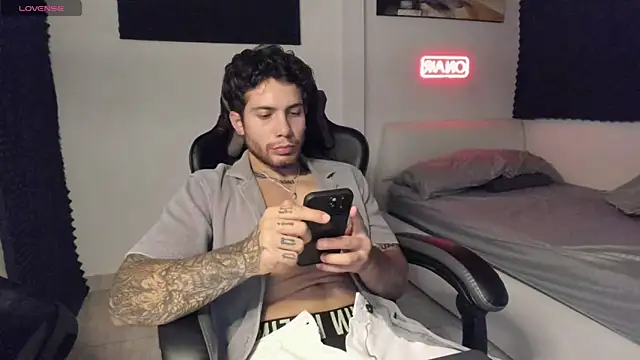 LucianSinclair online show from December 2025 03:41:02 AM