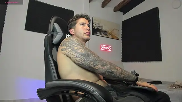 Snapshot of LucianSinclair chatting on September 2025 12:17:02 AM LucianSinclair online show from September 2025 12:17:02 AM