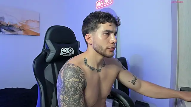 Snapshot of LucianSinclair chatting on December 2024 02:03:02 AM LucianSinclair online show from December 2024 02:03:02 AM