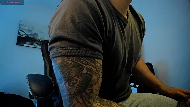 Snapshot of LucianSinclair chatting on January 2025 12:10:01 AM LucianSinclair online show from January 2025 12:10:01 AM