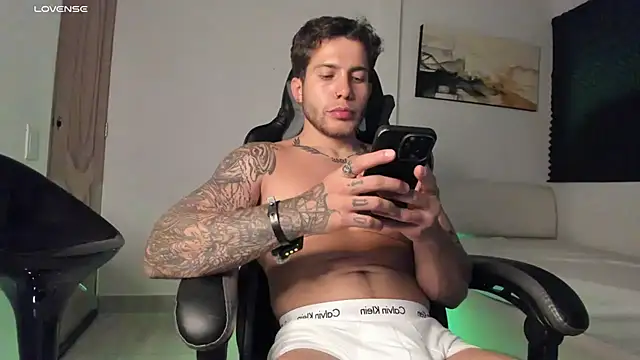 Snapshot of LucianSinclair chatting on September 2025 02:12:02 AM LucianSinclair online show from September 2025 02:12:02 AM