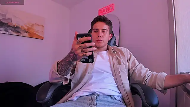 Snapshot of LucianSinclair chatting on January 2025 10:22:02 PM LucianSinclair online show from January 2025 10:22:02 PM