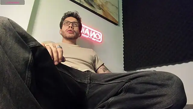 LucianSinclair online show from November 2025 03:40:01 AM