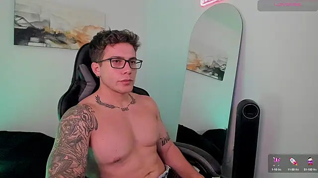 Snapshot of LucianSinclair chatting on January 2025 12:06:01 AM LucianSinclair online show from January 2025 12:06:01 AM