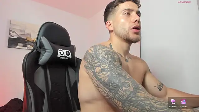 Snapshot of LucianSinclair chatting on December 2024 02:44:01 AM LucianSinclair online show from December 2024 02:44:01 AM