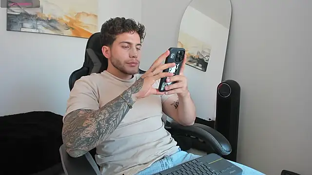 Snapshot of LucianSinclair chatting on December 2024 05:18:02 PM LucianSinclair online show from December 2024 05:18:02 PM