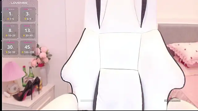 PimChanOK online show from October 2025 01:32:02 PM