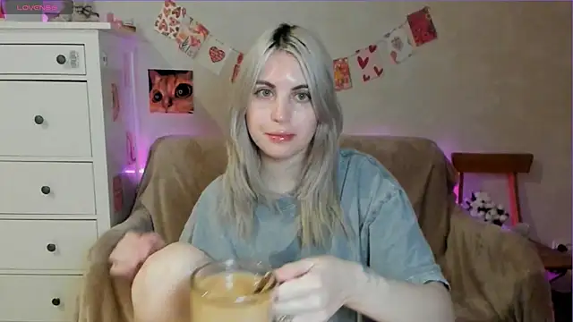 Snapshot of pawpaws chatting on May 2026 07:28:01 AM pawpaws online show from May 2026 07:28:01 AM