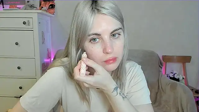 Snapshot of pawpaws chatting on May 2026 07:02:01 AM pawpaws online show from May 2026 07:02:01 AM