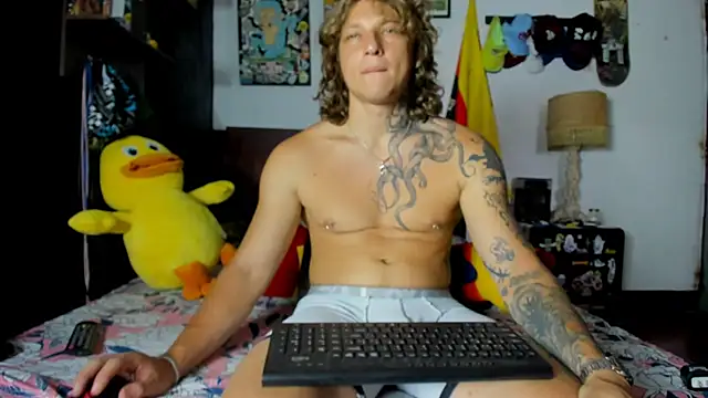 Snapshot of Tom_Krakow chatting on June 2026 08:53:01 PM Tom Krakow online show from June 2026 08:53:01 PM