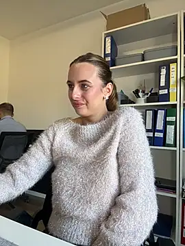 Hii Lolla online show from April 2026 07:04:01 AM