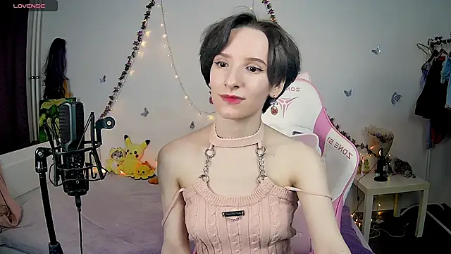 Snapshot of Violet_Veliya chatting on December 2024 04:10:01 PM Violet Veliya online show from December 2024 04:10:01 PM