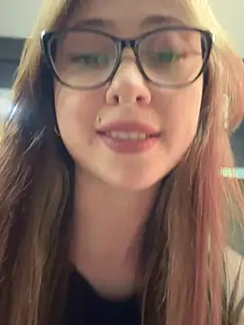 Snapshot of Sofii_gold chatting on January 2025 03:04:02 AM Sofii gold online show from January 2025 03:04:02 AM