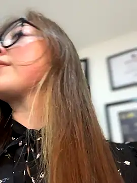 Snapshot of Sofii_gold chatting on September 2025 11:33:02 PM Sofii gold online show from September 2025 11:33:02 PM