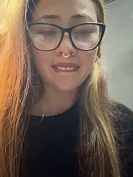 Snapshot of Sofii_gold chatting on February 2025 01:02:02 AM Sofii gold online show from February 2025 01:02:02 AM