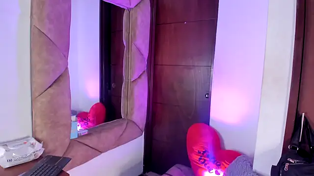 naatashamendozaa online show from September 2025 03:35:01 AM