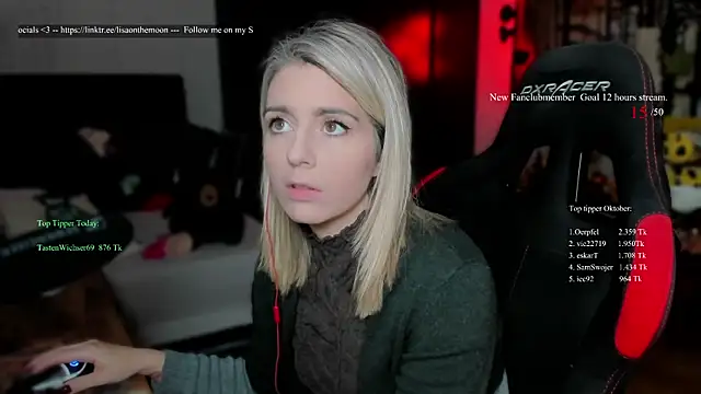 Snapshot of Lisaonthemoon chatting on October 2025 07:37:01 PM Lisaonthemoon online show from October 2025 07:37:01 PM