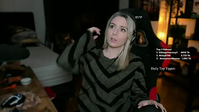 Snapshot of Lisaonthemoon chatting on February 2025 07:21:01 PM Lisaonthemoon online show from February 2025 07:21:01 PM