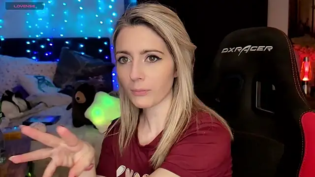 Lisaonthemoon online show from April 2026 05:09:01 PM