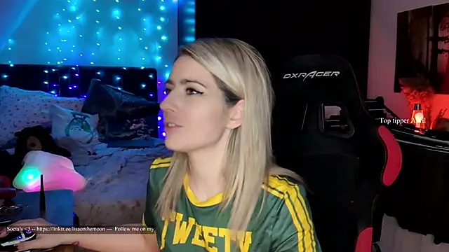 Lisaonthemoon online show from April 2026 05:53:02 PM