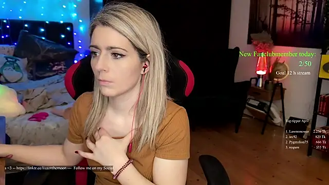 Lisaonthemoon online show from April 2026 01:37:02 PM