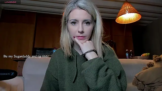 Lisaonthemoon online show from November 2025 05:39:01 PM