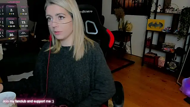 Lisaonthemoon online show from December 2025 04:09:01 PM