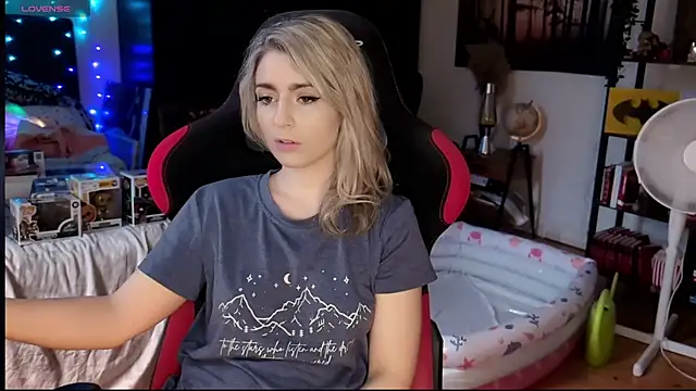 Lisaonthemoon online show from July 2026 07:20:01 PM