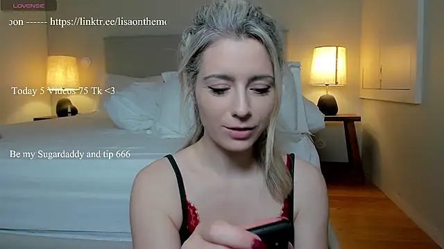 Lisaonthemoon online show from November 2025 04:00:01 PM