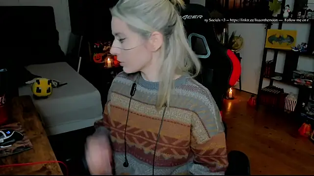 Lisaonthemoon online show from November 2025 08:20:02 PM