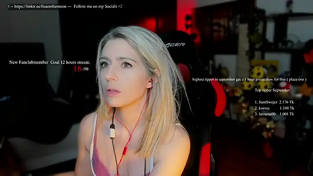 Snapshot of Lisaonthemoon chatting on September 2025 06:42:01 PM Lisaonthemoon online show from September 2025 06:42:01 PM