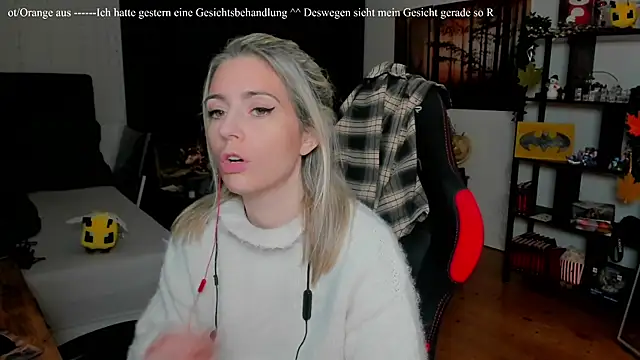 Lisaonthemoon online show from November 2025 02:39:01 PM