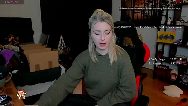 Lisaonthemoon online show from December 2025 09:41:01 PM