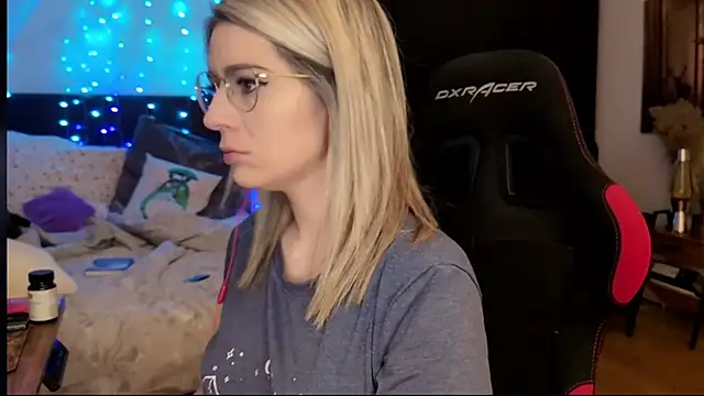 Lisaonthemoon online show from March 2026 07:03:02 PM