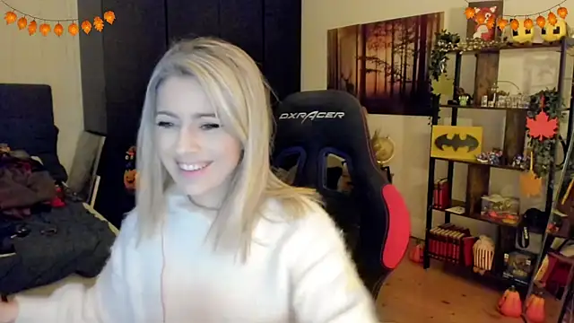 Lisaonthemoon online show from November 2025 10:53:01 PM